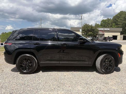 Used 2024 Jeep Grand Cherokee Altitude RWD image 24