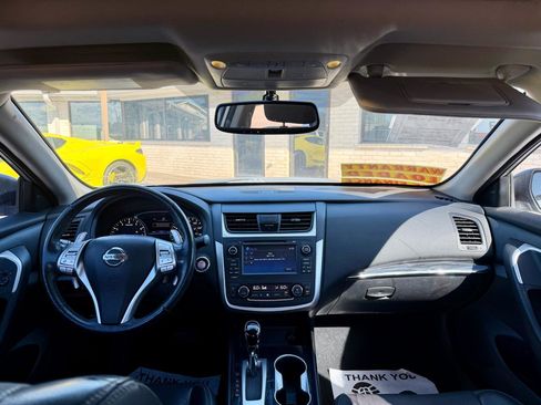 Used 2017 Nissan Altima 3.5 SL w/ 3.5SL Technology Package image 2