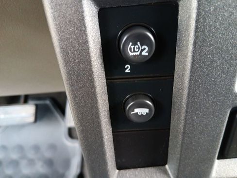 Used 2004 HUMMER H2 w/ Preferred Equipment Group AWD/4WD image 20