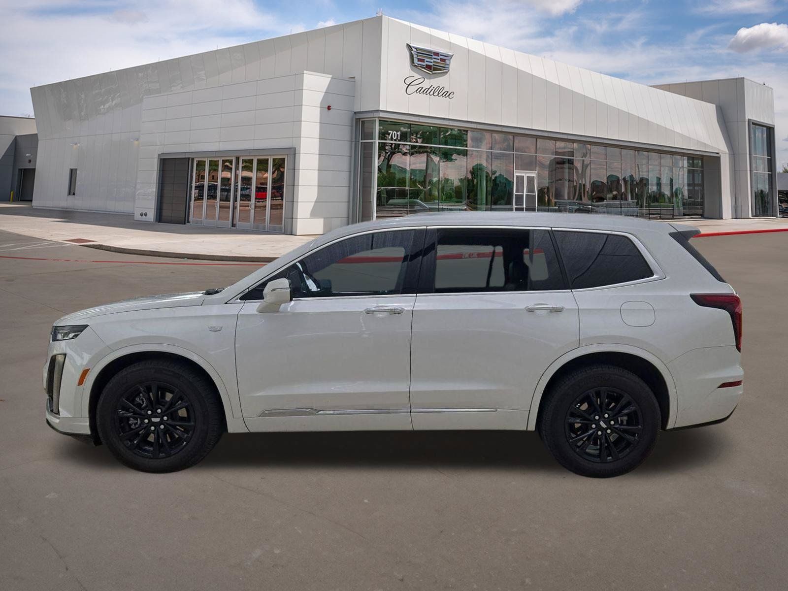 Used 2023 Cadillac XT6 Luxury FWD image 3