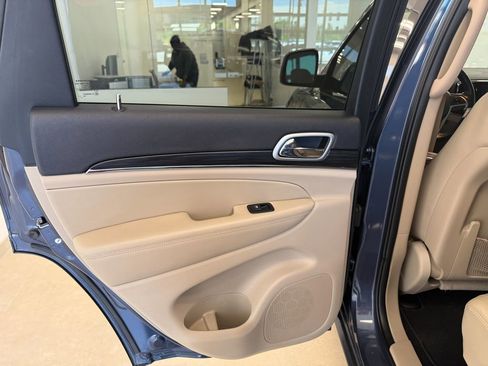 Used 2020 Jeep Grand Cherokee Limited w/ Luxury Group II RWD image 32
