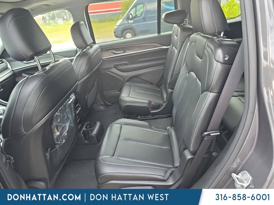 Used 2023 Jeep Grand Cherokee L Limited AWD/4WD image 4
