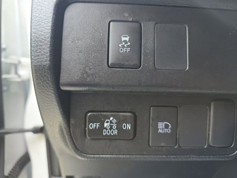 Used 2023 Toyota Tacoma SR5 w/ Technology Package image 18