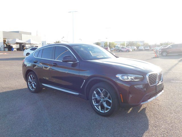 Used 2024 BMW X4 xDrive30i AWD/4WD image 3