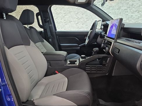 Used 2025 Toyota Tacoma TRD Sport AWD/4WD image 10