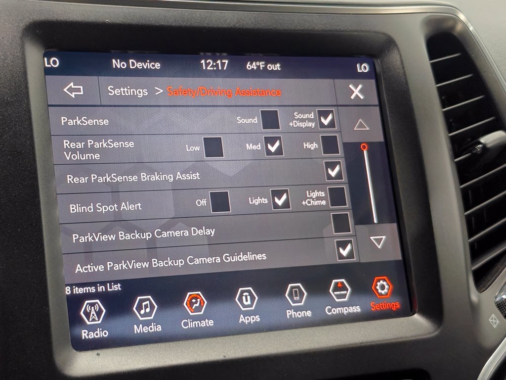 Used 2019 Jeep Cherokee Trailhawk AWD/4WD image 38