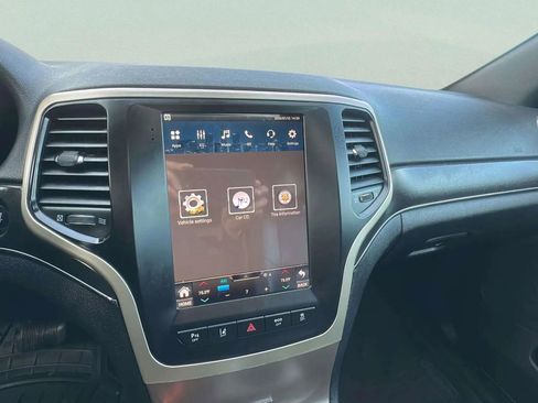 Used 2017 Jeep Grand Cherokee Limited image 24