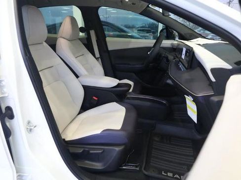 New 2026 Nissan Leaf SV+ w/ Floor Mat Package (SV+) FWD image 23