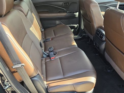 Certified 2025 Honda Passport EX-L image 17
