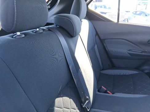 Used 2020 Nissan Kicks S image 9