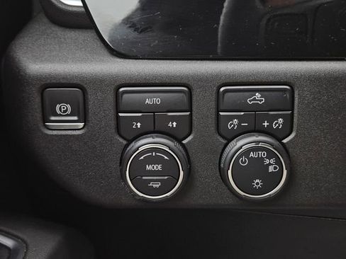 Used 2022 Chevrolet Silverado 1500 LT image 23