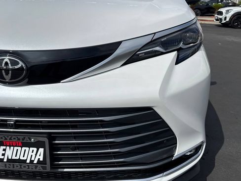 New 2026 Toyota Sienna Platinum AWD/4WD image 14