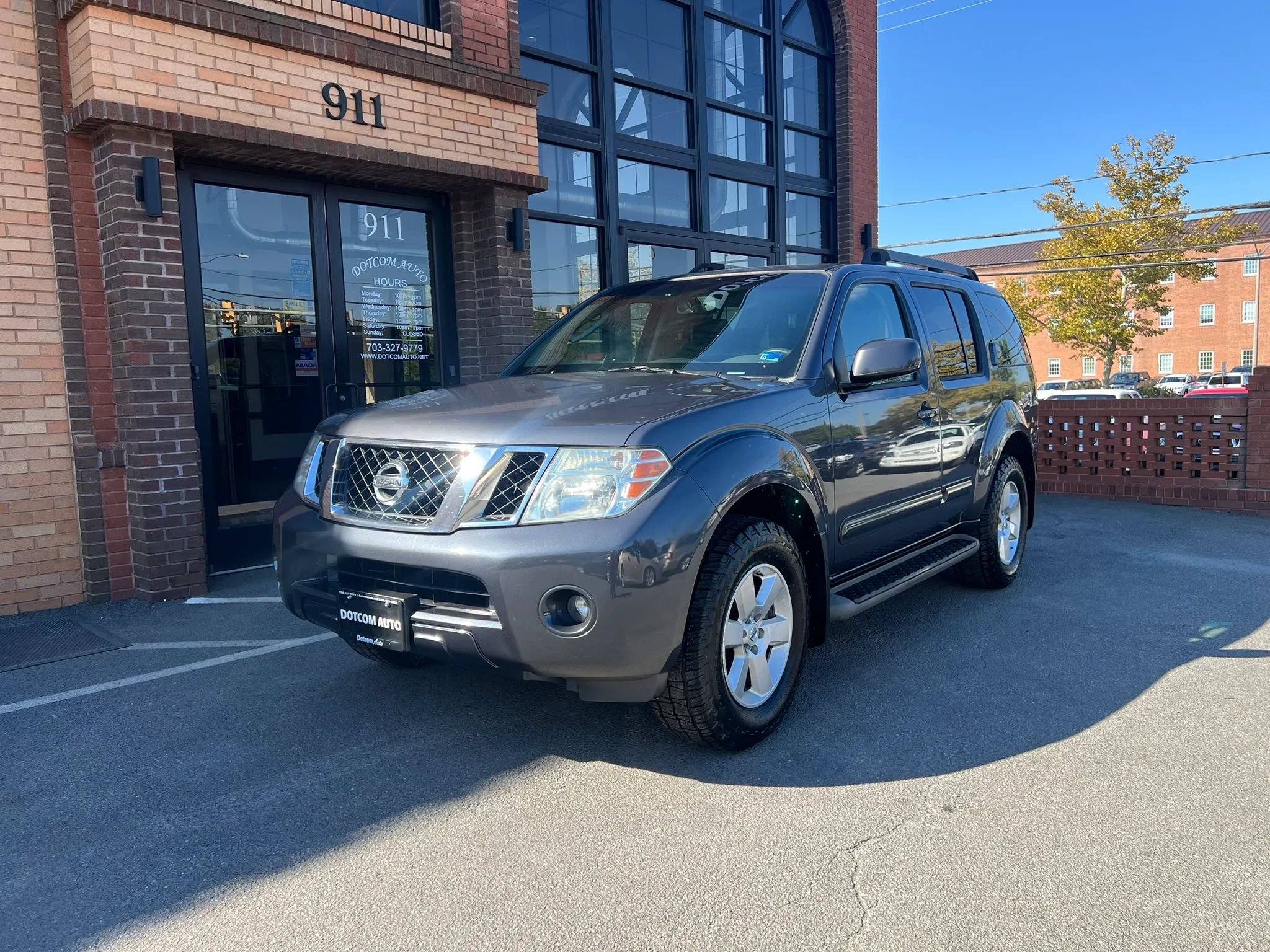 Used 2012 Nissan Pathfinder SV AWD/4WD image 2