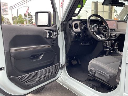 Used 2024 Jeep Wrangler Unlimited Sahara image 14