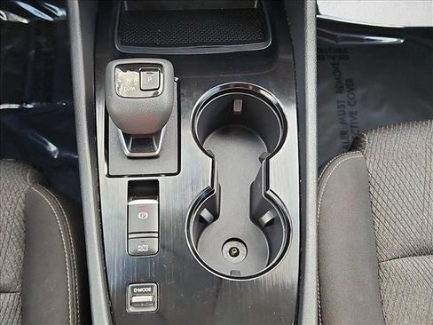 Used 2025 Nissan Rogue SV FWD image 12