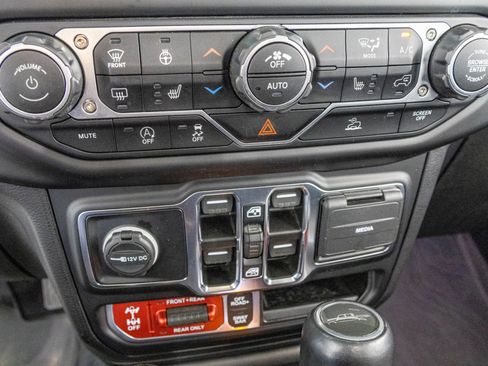 Used 2022 Jeep Gladiator Rubicon w/ LED Lighting Group AWD/4WD image 28