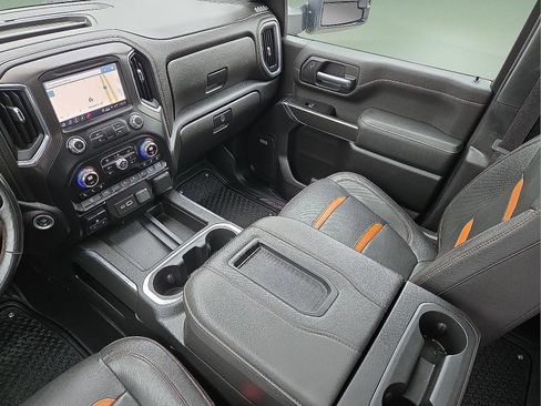 Used 2022 GMC Sierra 2500 AT4 w/ AT4 Preferred Package AWD/4WD image 12