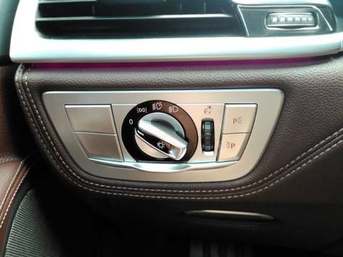 Used 2022 BMW 740i RWD image 39
