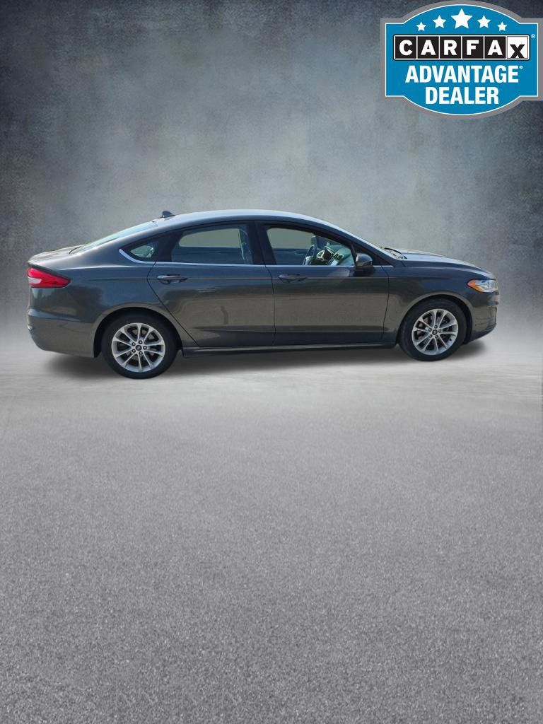 Used 2019 Ford Fusion SE FWD image 1