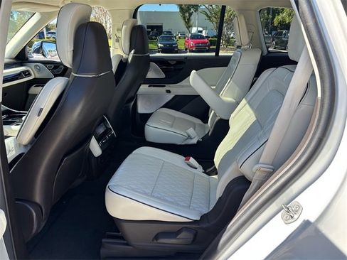 Used 2022 Lincoln Aviator Black Label w/ Dynamic Handling Package image 5