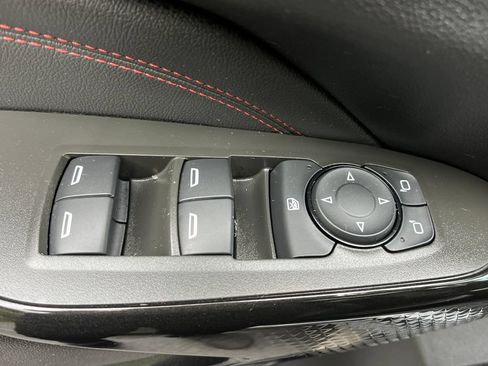 Used 2024 Chevrolet Trax RS w/ Sunroof Package FWD image 12
