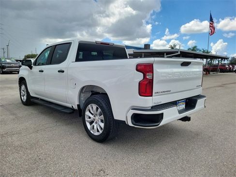 Used 2020 Chevrolet Silverado 1500 Custom w/ Custom Value Package image 3