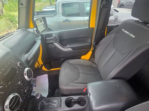Used 2015 Jeep Wrangler Unlimited Rubicon w/ Connectivity Group image 12