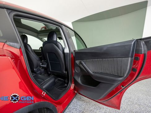 Used 2023 Tesla Model Y Long Range AWD/4WD image 31