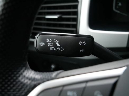 Used 2022 Volkswagen Atlas SEL Premium image 18