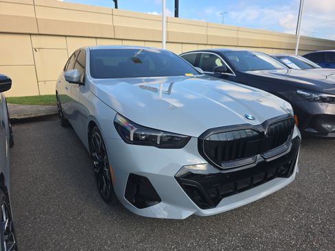 Used 2024 BMW 530i w/ M Sport Package RWD image 1