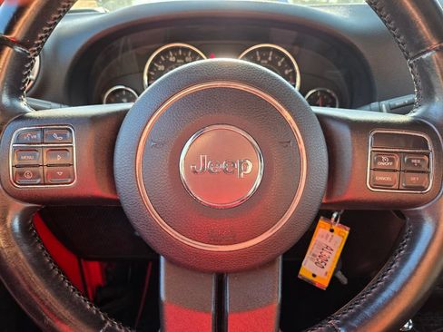 Used 2015 Jeep Wrangler Unlimited Sahara w/ Connectivity Group AWD/4WD image 30