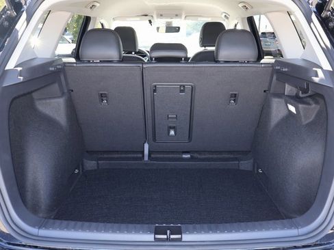 Certified 2025 Volkswagen Taos SE image 16