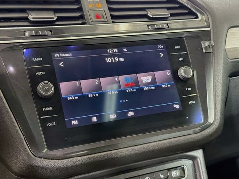 Used 2018 Volkswagen Tiguan SEL AWD/4WD image 16