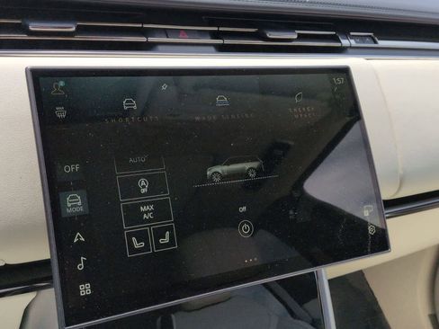 Used 2025 Land Rover Range Rover SE AWD/4WD image 28