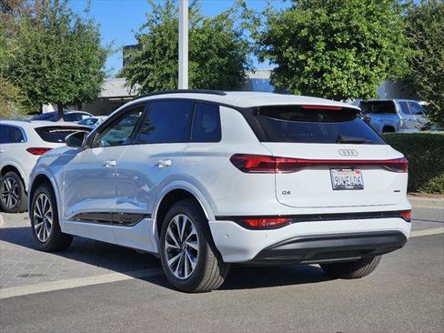 Used 2025 Audi Q6 e-tron Premium Plus w/ Premium Plus AWD/4WD image 9