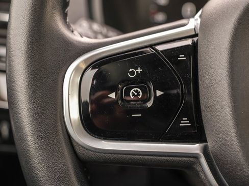 Used 2017 Volvo XC90 T6 Momentum w/ Momentum Plus Package image 15