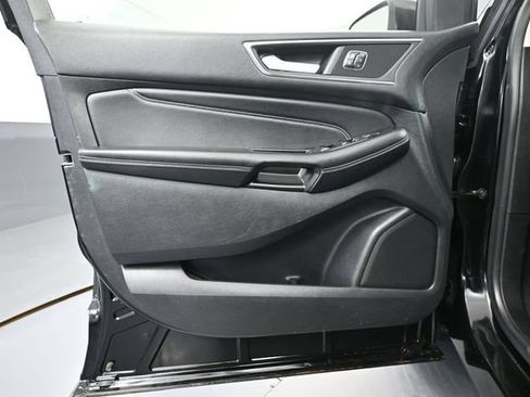 Used 2016 Ford Edge Titanium w/ Technology Package AWD/4WD image 13