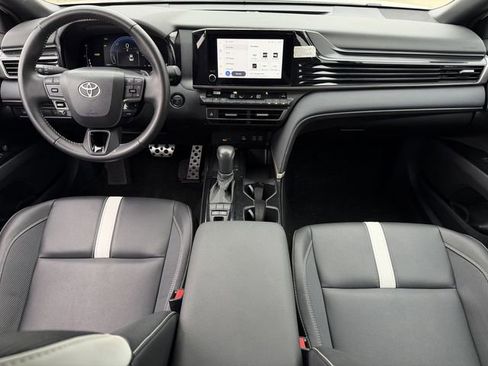 Used 2025 Toyota Camry SE image 11