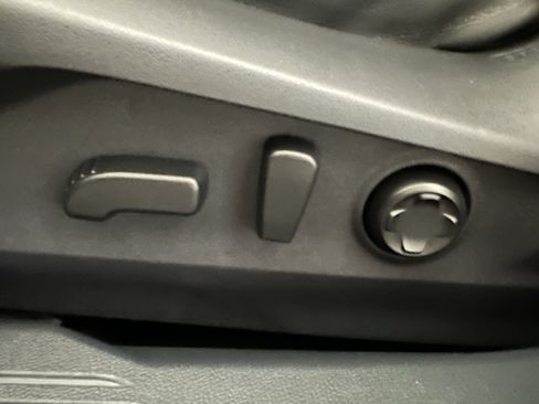 Certified 2025 Subaru Outback Limited image 34