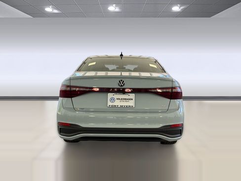 New 2026 Volkswagen Jetta SE FWD image 10