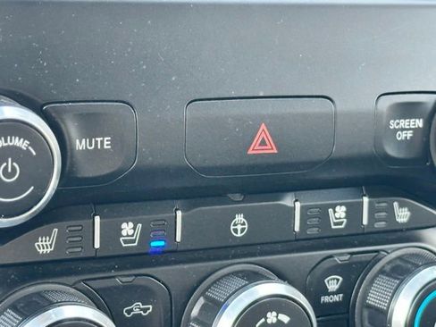 Used 2020 RAM 1500 Laramie w/ Off Road Group image 21