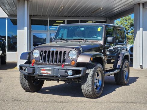 Used 2013 Jeep Wrangler Sahara w/ Connectivity Group AWD/4WD image 4