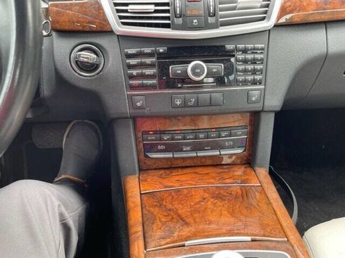 Used 2010 Mercedes-Benz E 350 4MATIC Sedan image 18