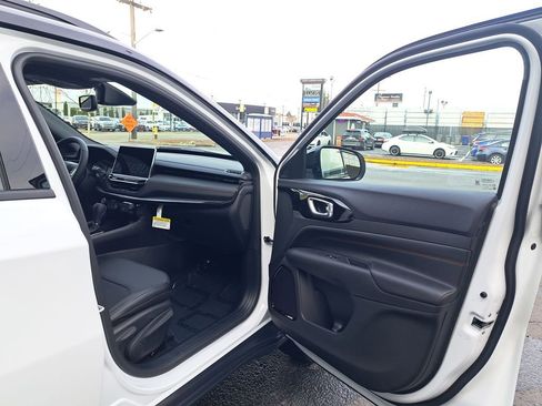 New 2026 Jeep Compass Trailhawk image 17