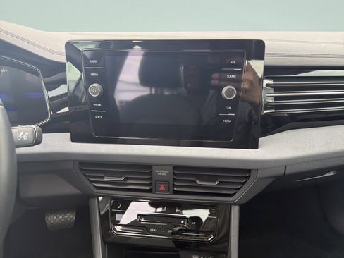 Used 2025 Volkswagen Jetta SE image 18