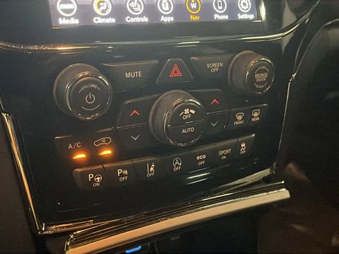 Used 2020 Jeep Grand Cherokee High Altitude AWD/4WD image 19