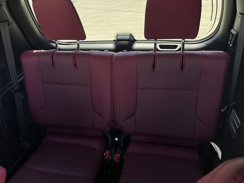 Used 2023 Lexus GX 460 Premium w/ Accessory Package image 29