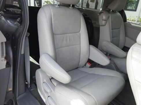 Used 2017 Toyota Sienna XLE FWD image 52