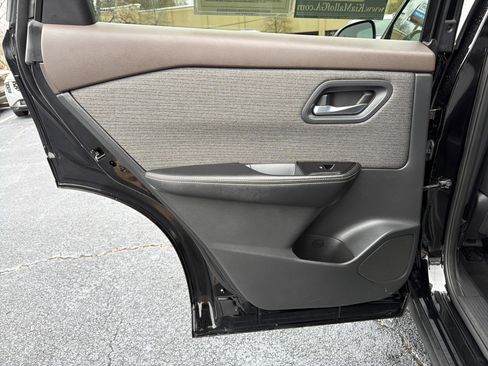 Used 2022 Nissan Rogue SV image 22