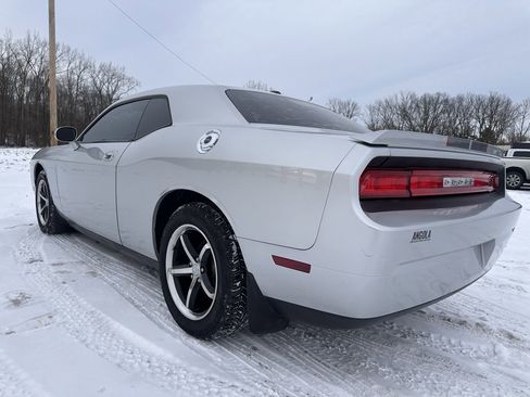 Used 2010 Dodge Challenger SE image 5